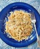 Tagliatelle con salsa cremosa de tomate y pulled pork