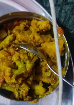 A picture of Aloo gobhi.