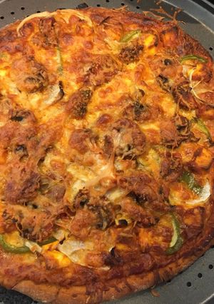 तंदूरी पनीर पिज़्ज़ा (tandoori paneer pizza recipe in marathi) रेसिपी चे मुख्य फोटो 