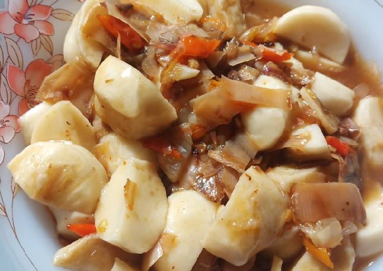Asam manis bakso ikan kembang kecombrang
