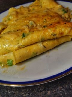 10 perces újhagymás- sajtos omlett recept fotója