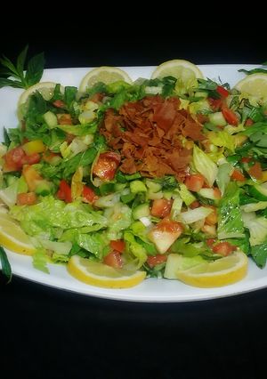 A picture of Lebanese Fattoush.