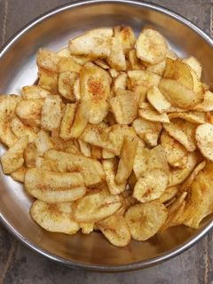 કેળાની વેફર (Banana Wafer Recipe In Gujarati) રેસીપી મુખ્ય ફોટો