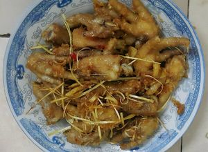 Hình của món Chân gà xào sả ớt.