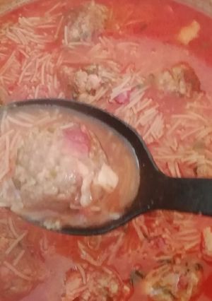 Una foto de Fideos con albóndigas!!