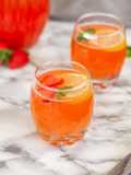 Limonada de morango e hortelã