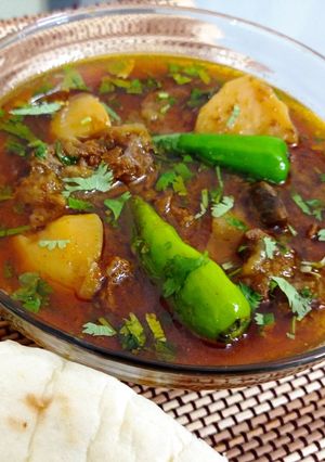 A picture of Aloo Goasht.