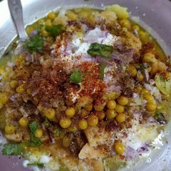 A picture of Samosa chat.