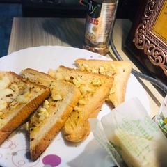 A picture of Cheesy Garlic bread.