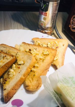A picture of Cheesy Garlic bread.