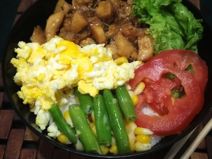 Langkah Mudah untuk Menyiapkan Rice bowl ayam lada hitam yang Bikin Ngiler