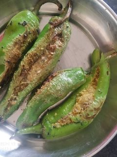 ભરેલાં મરચાં(Bharela marcha recipe in Gujarati) રેસીપી મુખ્ય ફોટો