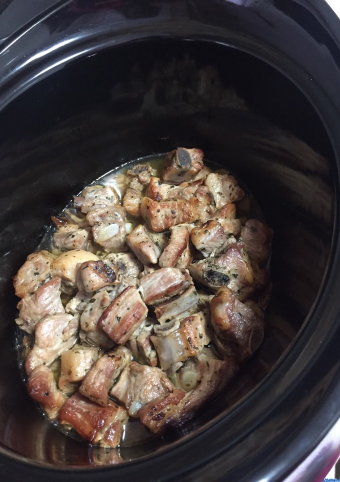 Una foto de Costillas al ajillo en Crock Pot