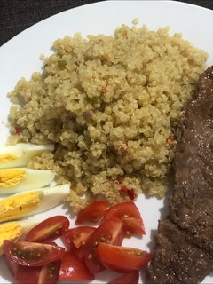 Una foto de Quinoa con verduras