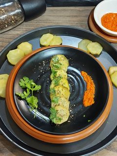 શક્કરીયા ની ચિપ્સ (Sweet Potatoes Chips Recipe In Gujarati) રેસીપી મુખ્ય ફોટો
