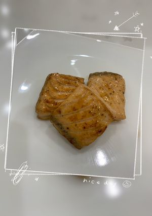 Hình của món Cá hồi sốt bơ quất.