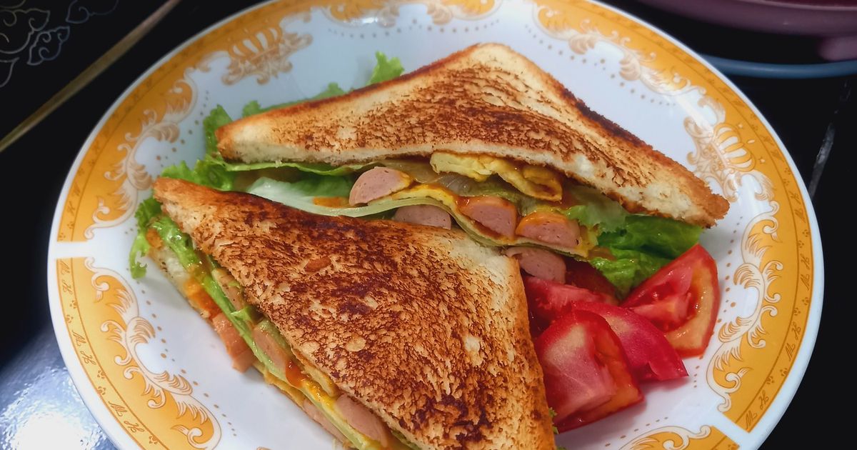 Toast Simple dengan Sosis dan Telur