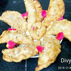 A picture of Till jaggery Gujiya.