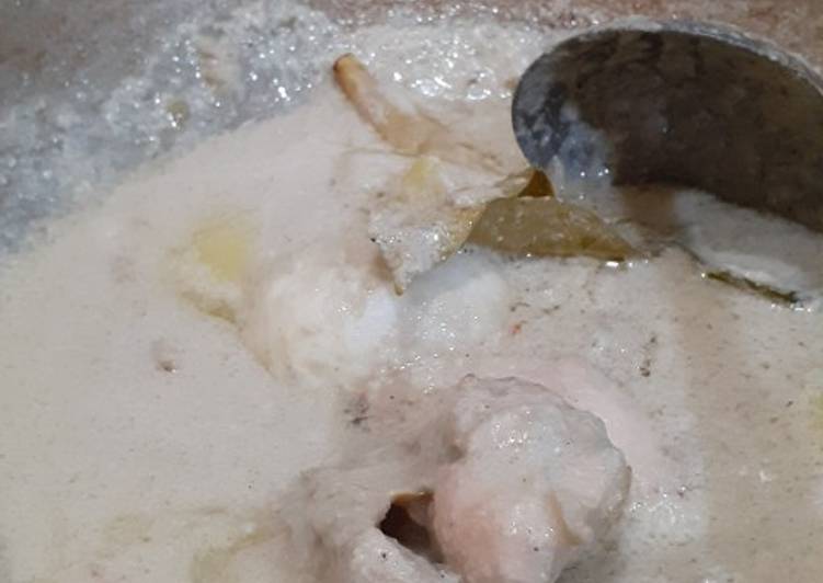 Cara Gampang Menyiapkan Opor ayam dan telur kuah putih yang Bikin Ngiler