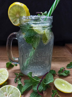 મીન્ટ મોઇતો (Mint Mojito Recipe in Gujarati) રેસીપી મુખ્ય ફોટો