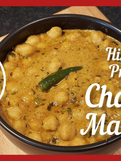 A picture of Chickpeas in a yogurt sauce.