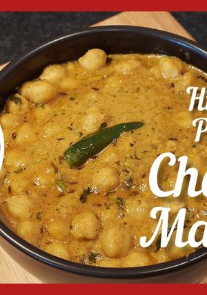 A picture of Chickpeas in a yogurt sauce.