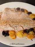 Filetto di trota salmonata con pomodorini e olive taggiasche