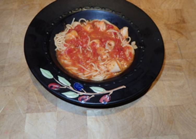 Simple Way to Prepare Quick Spaghetti with Spicy Scallop Marinara Sauce