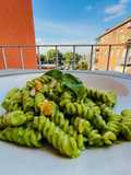 Pasta di riso e mais al pesto proteico