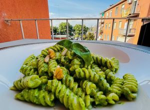 Foto di Pasta di riso e mais al pesto proteico