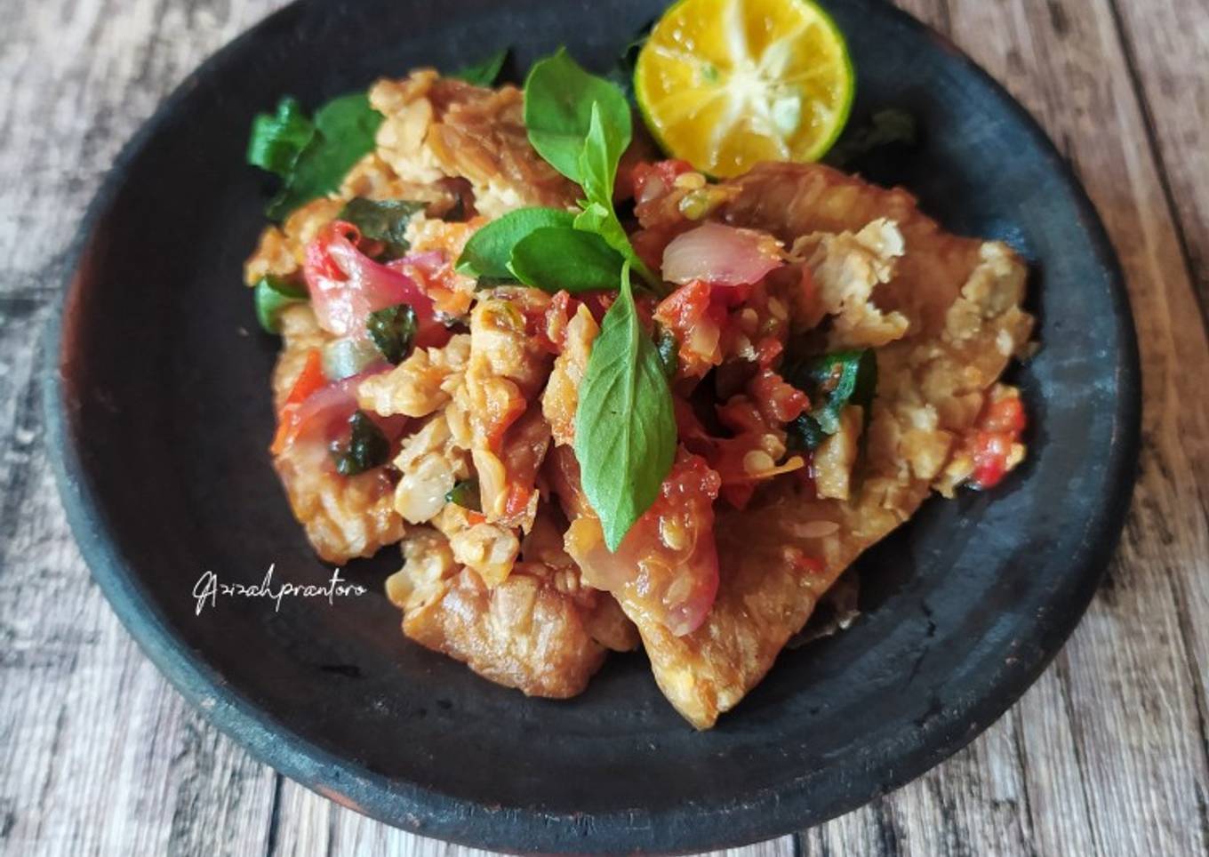 Tempe penyet sambel bawang