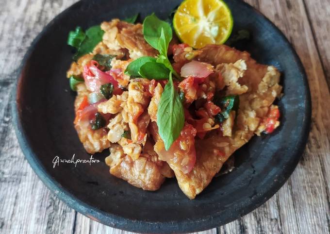 Ini dia! Bagaimana cara bikin Tempe penyet sambel bawang untuk Hari Raya yang sesuai selera