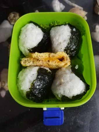Cara Mudah Membikin Resep  Bento Onigiri Tuna Mayonaise + Telur Dadar Tuna yang Menggugah Selera, Bikin Ketagihan