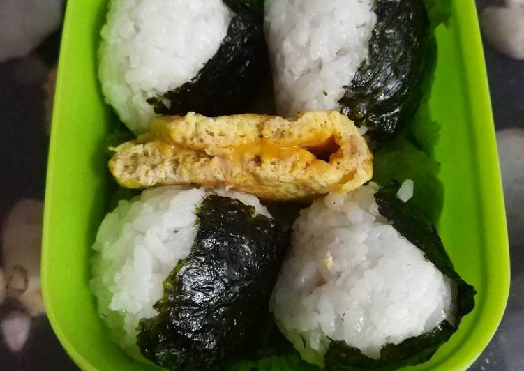 Bento Onigiri Tuna Mayonaise + Telur Dadar Tuna