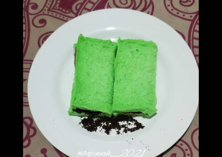 Cara Gampang Membuat 207. Roti tawar pandan isi coklat dan oreo Anti Gagal