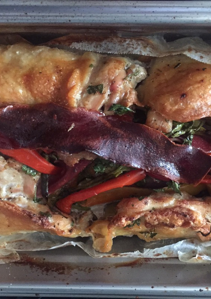 Una foto de Delicia rellena 🤤de Contramuslo de pollo deshuesado al horno (keto)