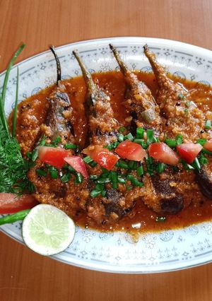 A picture of Tanzanian style Aubergines in peanut sauce.🍆🍅🧅🧄🍋.