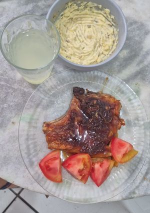 Una foto de Chuleta de cerdo en salsa de panela