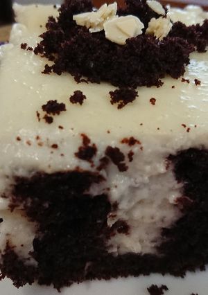 صورة لوصفة كيكة الشوكولاتة مع الكريمة 😋