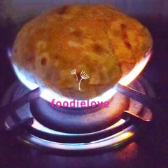 A picture of Phulka roti chapati.