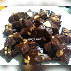 A picture of Choco cashew cookies.