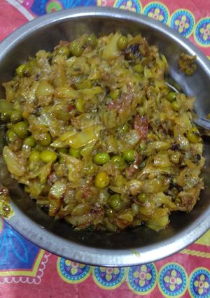 A picture of Patta Gobhi matar.