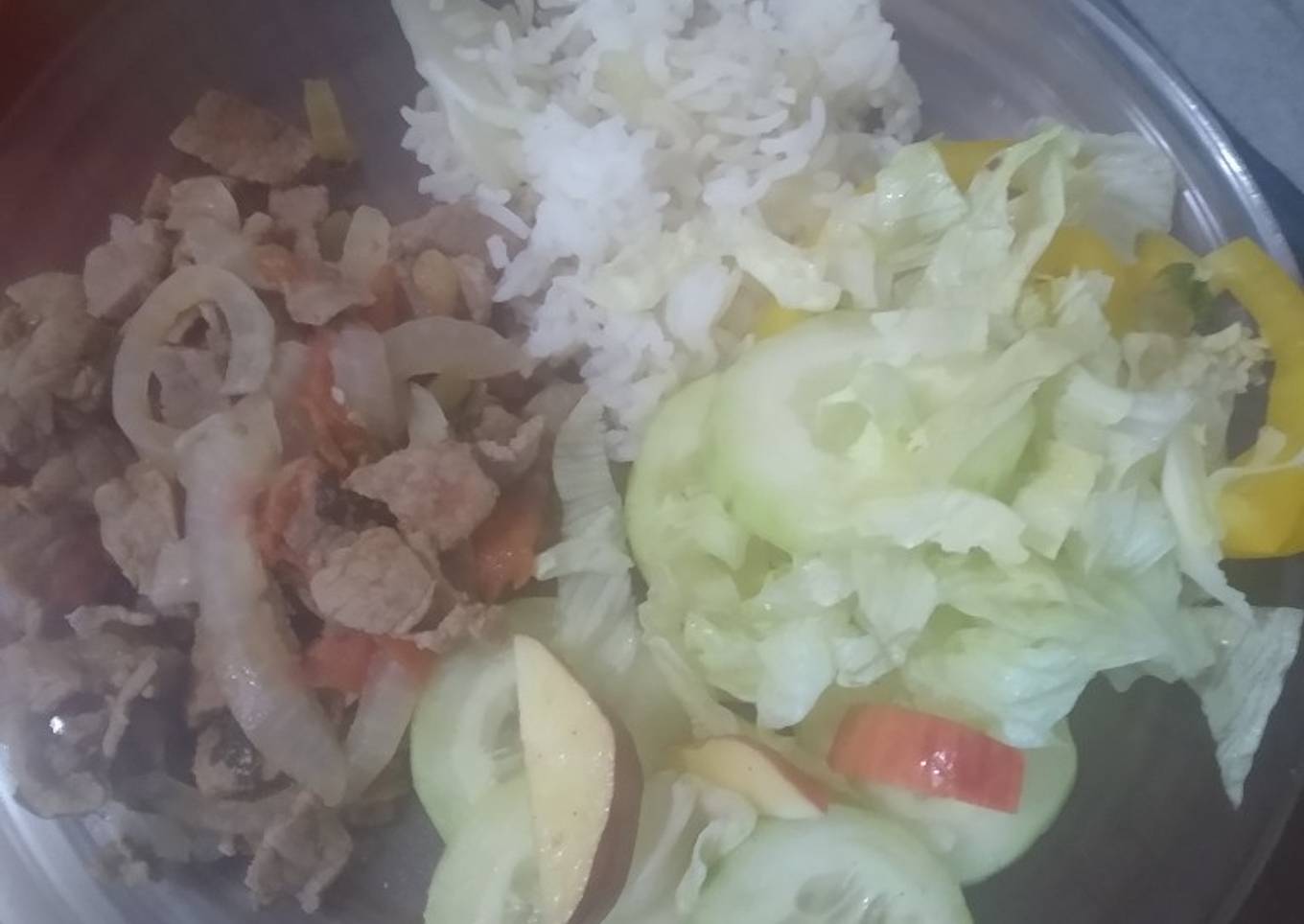 Bisteces de res entomatados con apio