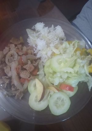 Una foto de Bisteces de res entomatados con apio