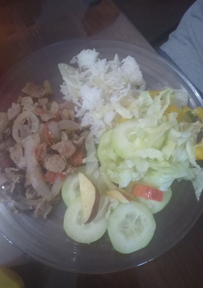 Una foto de Bisteces de res entomatados con apio