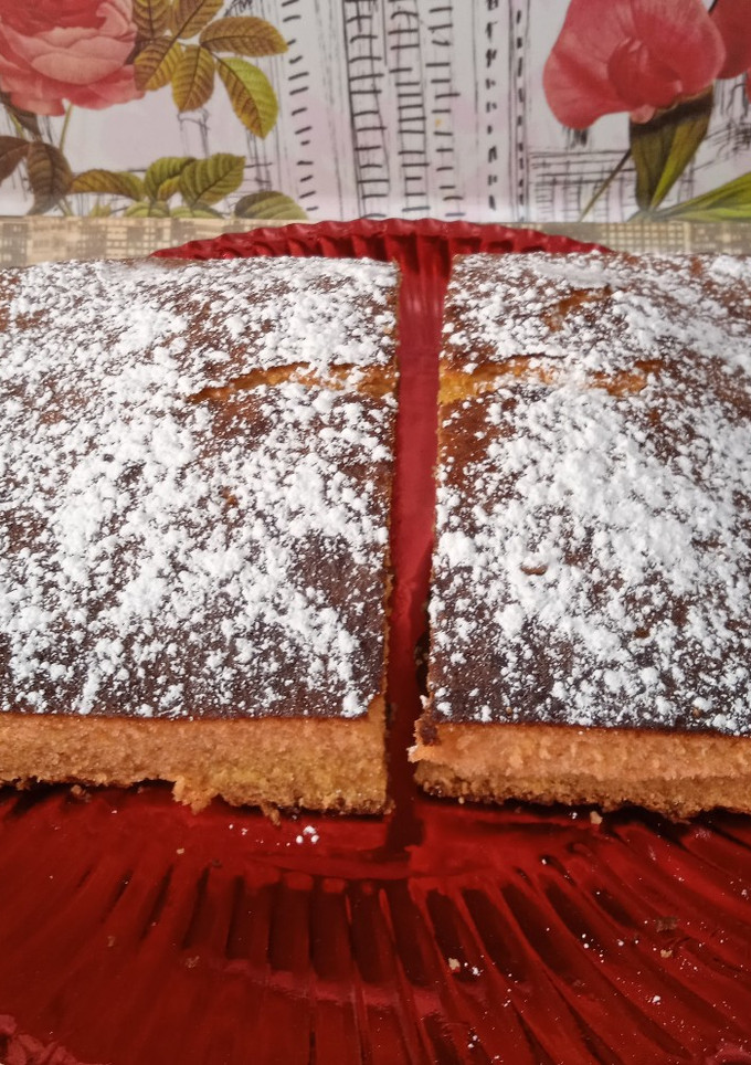 Una foto de Bizcocho con flan de sobre