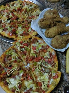 صورة لوصفة بيتزا بالسجق البلدي