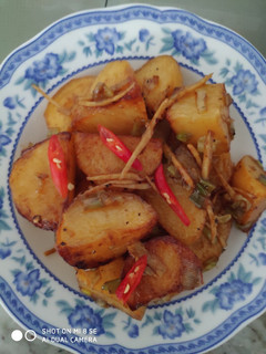 Hình của món Khoai tây um gừng.