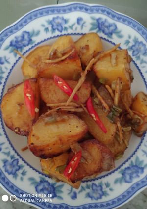 Hình của món Khoai tây um gừng.