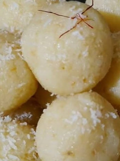 नारियल का लड्डू (nariyal ka ladoo recipe in Hindi) रेसिपी मुख्य फोटो
